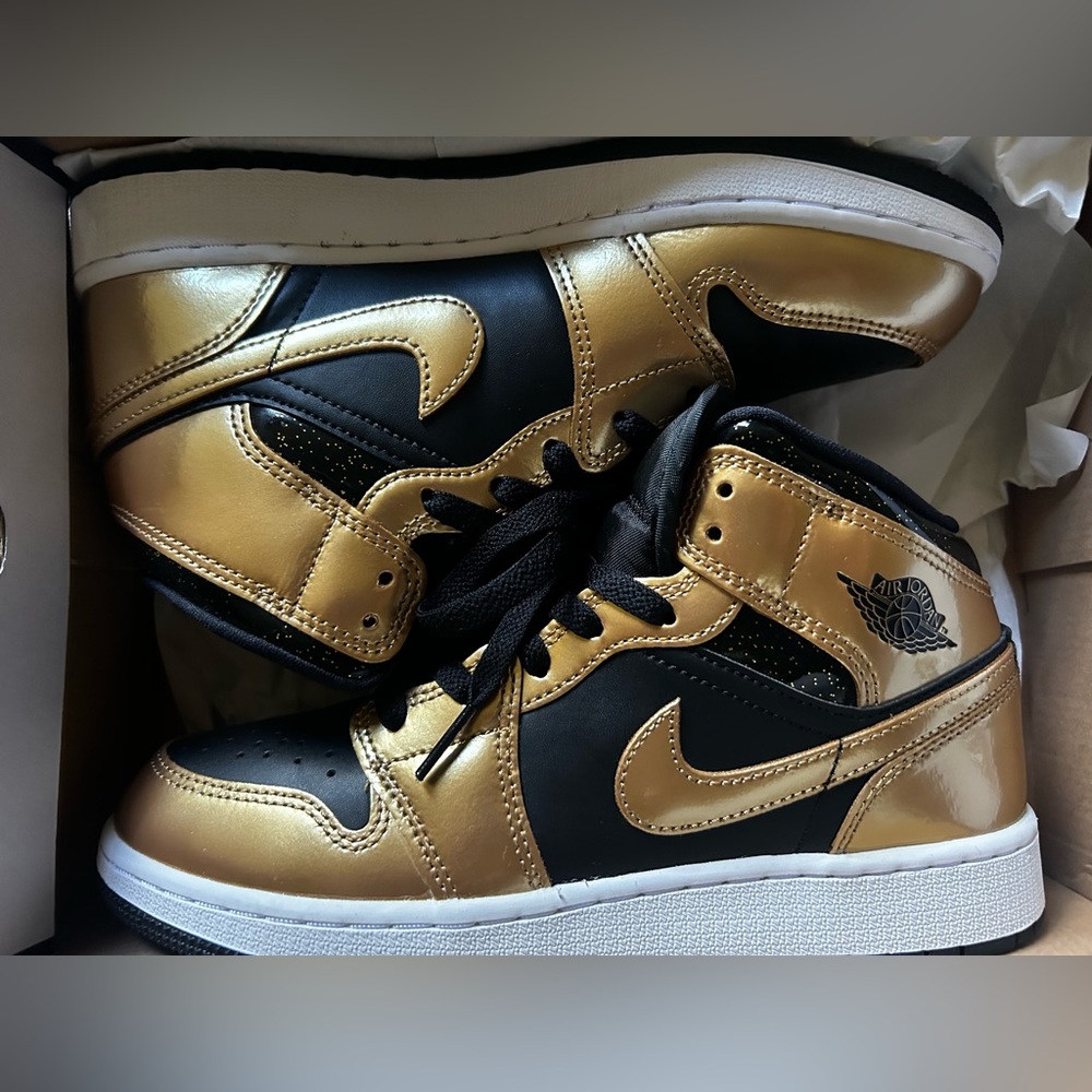 Big Kids' Air Jordan Retro 1 Mid SE